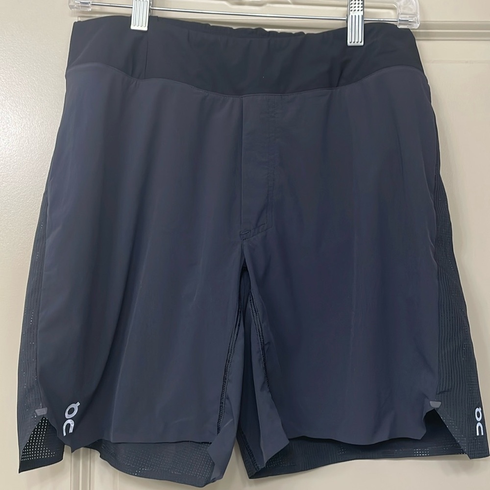 ON Running men’s lightweight shorts - size M